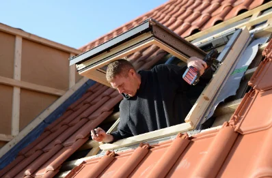 Pose de fenêtres de toit Velux à Montdoré